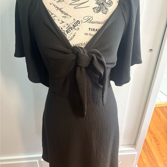 Dresses & Skirts - Black Tie Front Dress